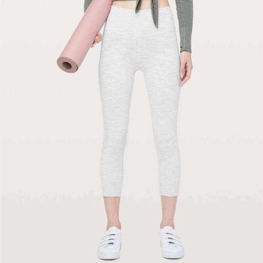 Lululemon Wunder Under Crop (High-Rise) Luxtreme 21"
Grey Size 10 - Picture 2 of 12